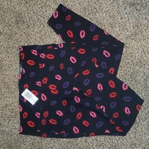 NWT Torrid Lips Print Pixie Pants Leggings Sz L, 0, 12